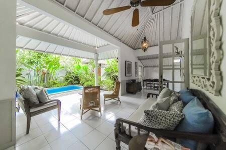 Hideaways Seminyak Villa エクステリア 写真