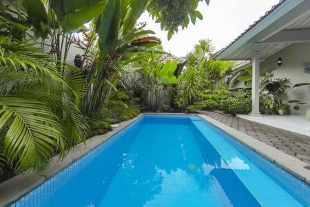 Hideaways Seminyak Villa エクステリア 写真